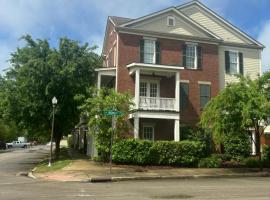 Townhome in Village of Providence, holiday home in Huntsville
