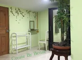 GreenRoom Guest House Very Close Bangkok Hospital in Thailand
