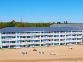 Blue Water Beachfront Hotel & Waterpark, hotel in Mackinaw City