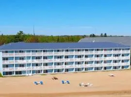Blue Water Beachfront Hotel & Waterpark