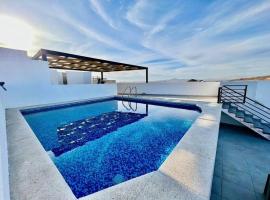 Oceanview Condo / Rooftop pool: Cabo San Lucas şehrinde bir otel