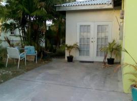 Stay Awhile Studio Apartment - Live Like A Local, hotel v destinaci Saint Philip