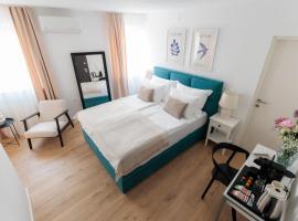 Barbara I - luxury rooms with balcony，位于扎达尔的酒店