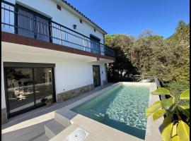 Costa Maresme, Barcelona, Casa Burriac & Private Pool, casă de vacanță din Cabrils