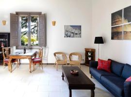 Chapel Apartment with Private Terrace, hotel na may parking sa La Torre de Claramunt
