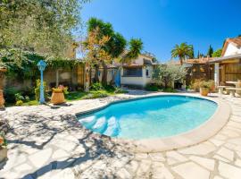 Grand studio Bougainvillée, hotel v destinaci Cros-de-Cagnes