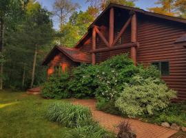 LogLand Lakehouse in Arbor Vitae WI, hotel a Boulder Junction