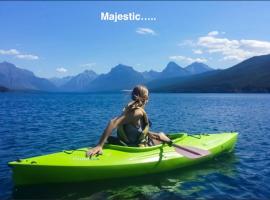 Soft Sunsets and Still Water at Flathead Condo, Hotel in Polson