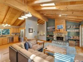 3BR with Hot Tub 1 Mile to Diamond Peak