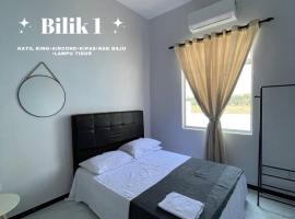 Pak Kop Homestay with private pool 2: Parit Buntar şehrinde bir kulübe