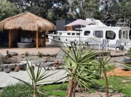 Shipwrecked Oasis Ocean Bay Getaway PL
