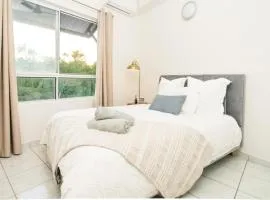 Tropical Bliss in Woolner