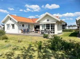 Cozy and familiar cottage next to beautiful Skrea beach in Falkenberg