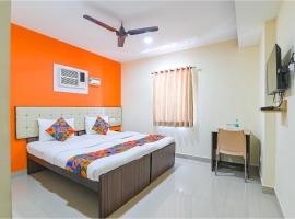 FabHotel VRJ Residency, hotel sa South Chennai, Chennai