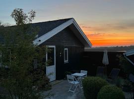 Beautiful Summer House For 8 People, hytte i Karrebæksminde