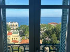 Vaste 2 pi&egrave;ces raffin&eacute; vue mer MENTON CENTRE