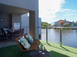 Lakeside 2 Bedroom in Oubaai Golf Estate – hotel w mieście Herolds Bay