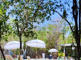 Menhir Maya, area glamping di Xetna