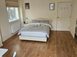 Extra Large Bedroom Dartford, gazdă/cameră de închiriat din Dartford