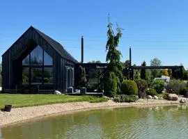 Black House- Lake garden sauna