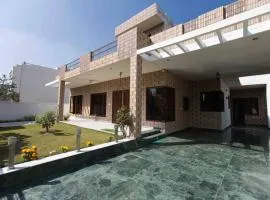 The Lawn House : 3BHK Furnished Villa with Lawn