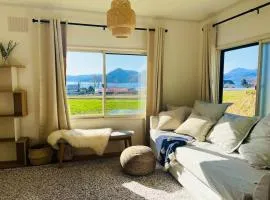 Toya Lakeview cottage - 100m to the Lakeshore & BBQ Space