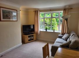 Flat in Kingston Upon Thames, hotell i Kingston upon Thames