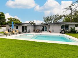 Be A Nomad - Just Renovated - Pool House, hotel in Jacksonville Beach