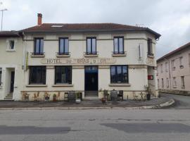 Le Bras d'Or: Varennes-en-Argonne şehrinde bir otoparklı otel