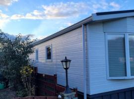 Fijne chalet aan het bos!, hotel i Anloo