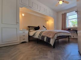 Spacious 2 Bed Bungalow, hotel i Enfield