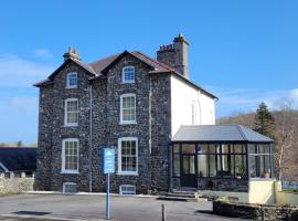 LLys Aeron Guest House, hotel with parking in Aberaeron