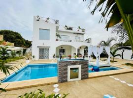 KEUR MATY Charmante et Moderne Villa 5 chambres, 5 salles de bains &agrave; Warang, ubytov&aacute;n&iacute; v soukrom&iacute; na pl&aacute;ži v destinaci Ouoran