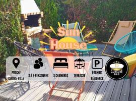 Sun House - Terrasse Parking Privé gratuit, hotel with parking in Troyes