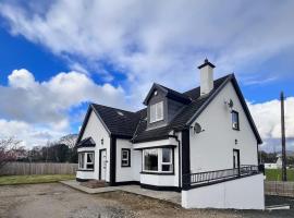 Spacious 4 BR, Perfect Location, hotel di Buncrana