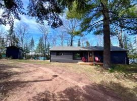 Camp Koie - A Northwoods Basecamp: Presque Isle şehrinde bir villa