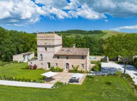 Villa Torre Anna - Jacuzzi - Pool - Garden, ξενοδοχείο σε Urbisaglia