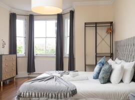 Large Putney Oasis 3-Bed with Garden & Parking, hotel u Londonu