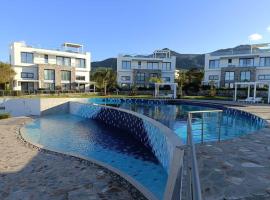 Gartenapartment Aqua West direkt am Meer, apartman u gradu Akanthou