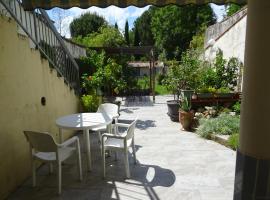 Gîte "Quartier de la Tour", hotell med parkering i Carmaux