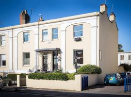 Crossways Guest House, hotel cerca de Ayuntamiento de Cheltenham, Cheltenham