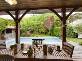 Piscine et sérénité pour votre séjour à Lanton
