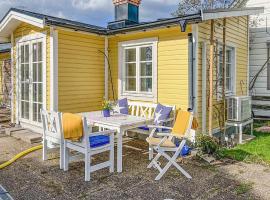 Awesome Home In Vstervik With Kitchen, cabaña o casa de campo en Västervik