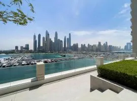 Chic Apartments in Marina Vista Emaar Beachfront