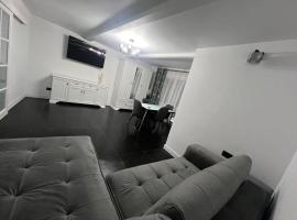 Apartament cu gradina central, beach hotel in Iaşi