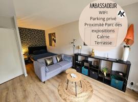 L'ambassadeur - Parking - Calme - 5 min centre Pau, hotel din Billère