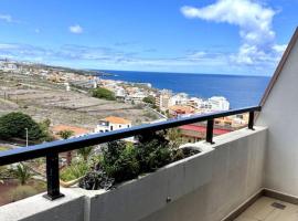 Ático en Bajamar con vistas al mar y al Teide, hotel a Bajamar