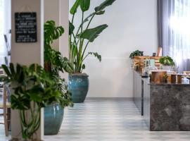 Hotel Vienna, хотел в Червия