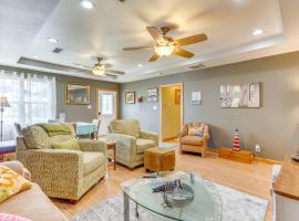 Pensacola Home with Private Spa Walk to Beach!, hotel amb jacuzzi a Pensacola