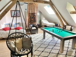 LOVE ROOM - Balnéo - Billard - Massage, apartment in Verton